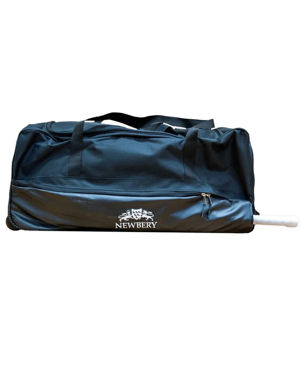 NEWBERY SMALL WHEELIE BAG (25)